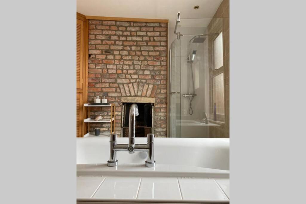 200 Year Old Large Townhouse With Sea Views Villa Scarborough Eksteriør billede